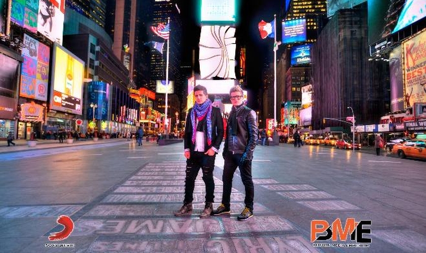 André e Felipe lançam clipe da canção "Chorar Pra Quê?"; confira
