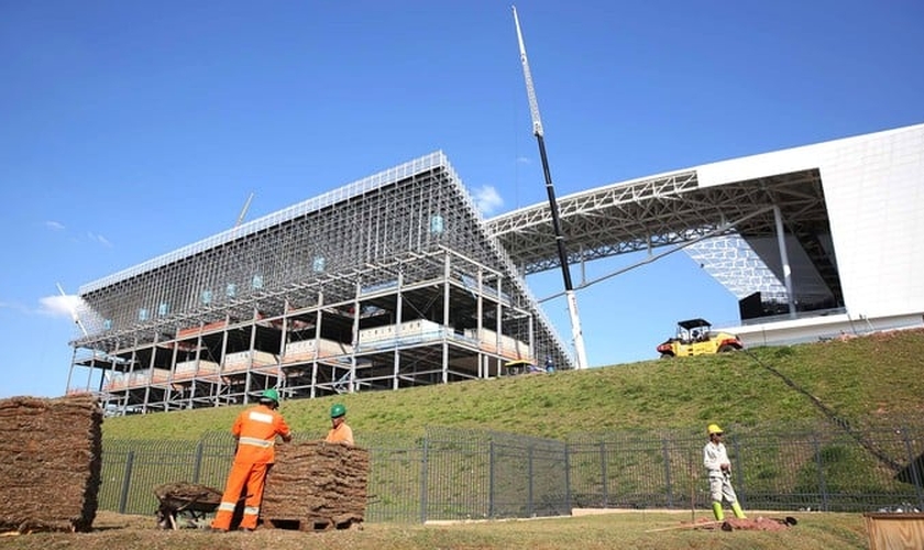Foto tirada na última terça-feira mostra o atual estádio da arquibancada provisória da Arena