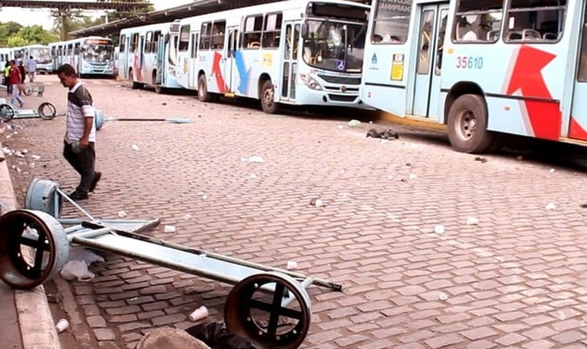 Terminal de ônibus de Messejana foi depredado durante paralisação