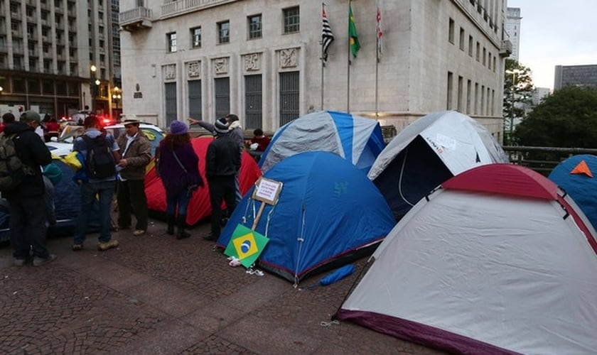 Vigília de professores na frente da Prefeitura de São Paulo na manhã desta sexta-feira (30) 