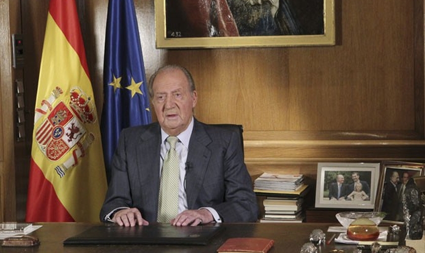 O Rei Juan Carlos da Espanha durante anúncio de sua abdicação nesta segunda-feira (2) 