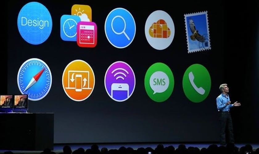Vice-presidente de Software e Engenharia, Craig Federighi, mostra alteração no sistema operacional de iPhones em conferência de desenvolvedores.