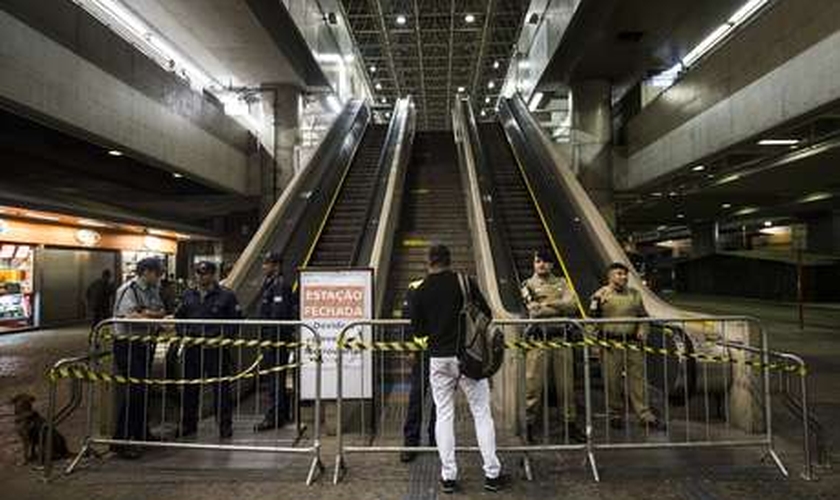 Com a greve do Metrô, acesso à estação Corinthians-Itaquera amanheceu fechado nesta sexta-feira