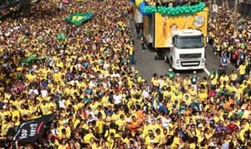 Marcha para Jesus move milhares de pessoas em São Paulo