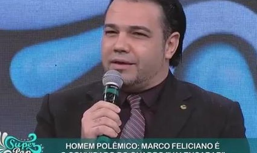 "Ninguém nasce gay", diz Marco Feliciano no Superpop
