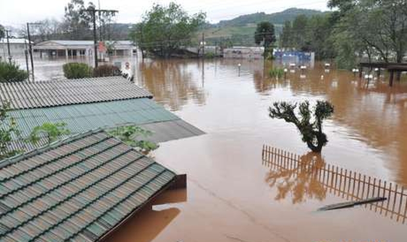 Chuva intensa deixa cidades de Santa Catarina em estado de emergência