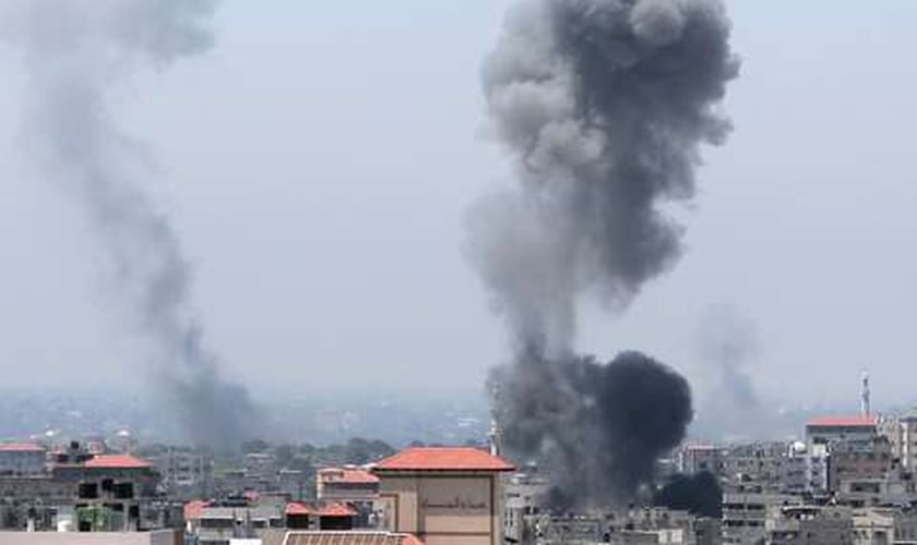 Casas foram atingidas por um ataque com mísseis israelenses na Faixa de Gaza, em 8 de julho