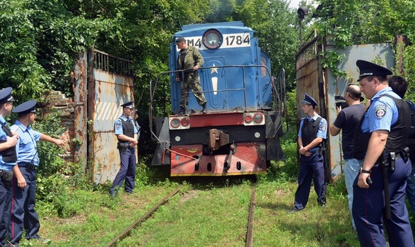 Trem levando 280 corpos resgatados do local do acidente do voo MH17 chega a Kharkiv, na Ucrânia