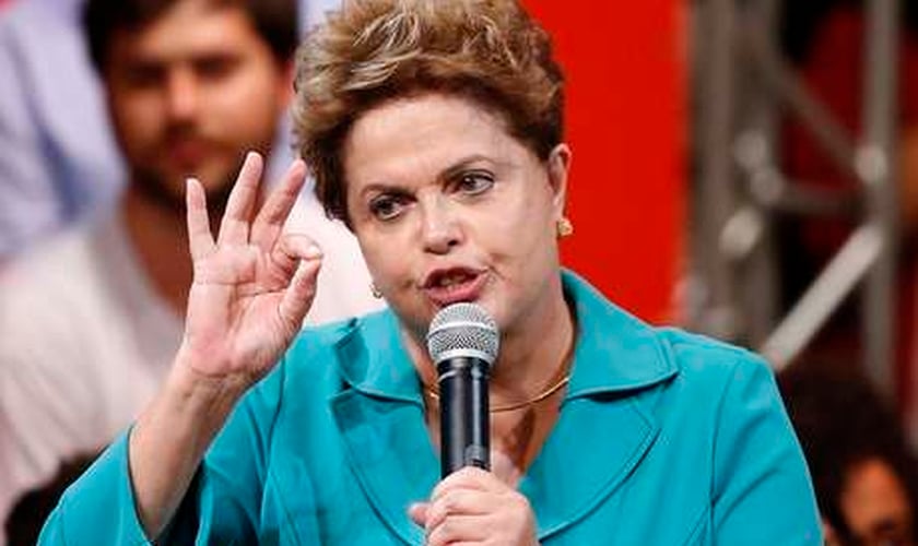 Recessão na economia, inflação alta, escândalos na Petrobras e estagnação na distribuição de renda são alguns dos motivos para DIlma Rousseff (PT) não ser reeleita, escreveu colunista da revista Forbes