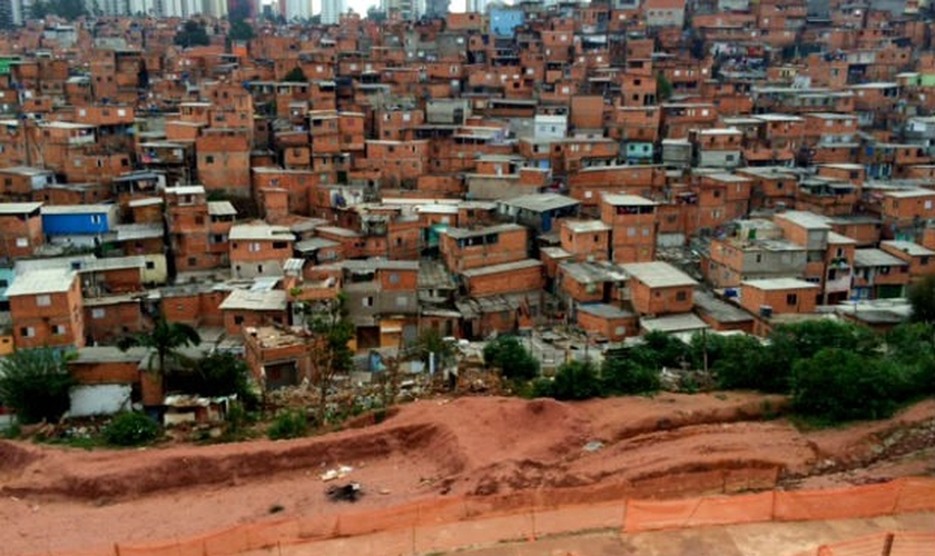 Em Paraisópolis, onde moram cerca de 100 mil pessoas, os aluguéis chegam a R$ 600 por dois cômodos