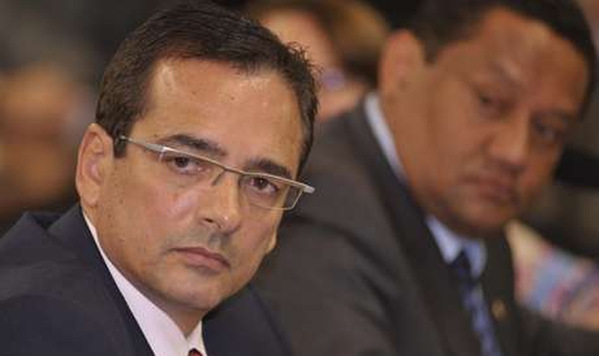 Deputado Protógenes Queiroz afirma ter provas de que atentado matou Eduardo Campos