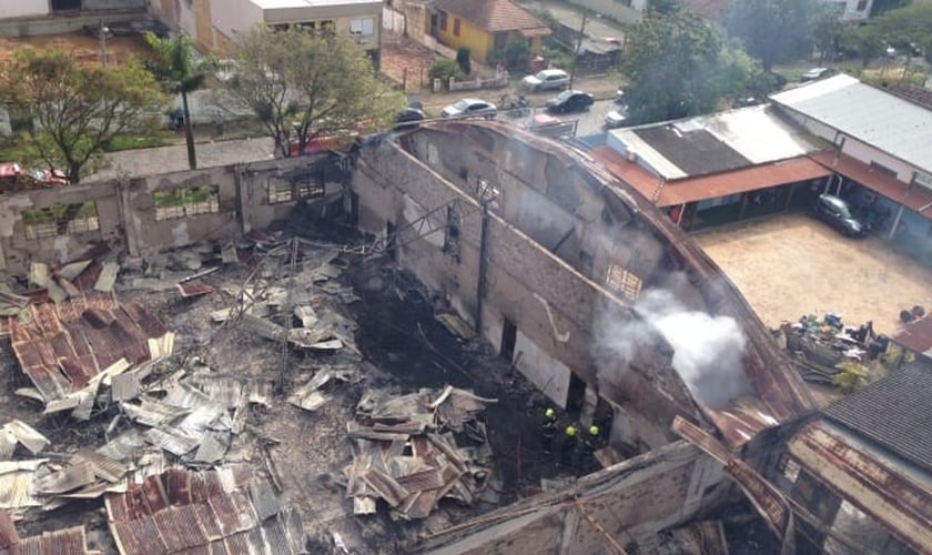Incêndio destrói Igreja Batista no Rio Grande do Sul