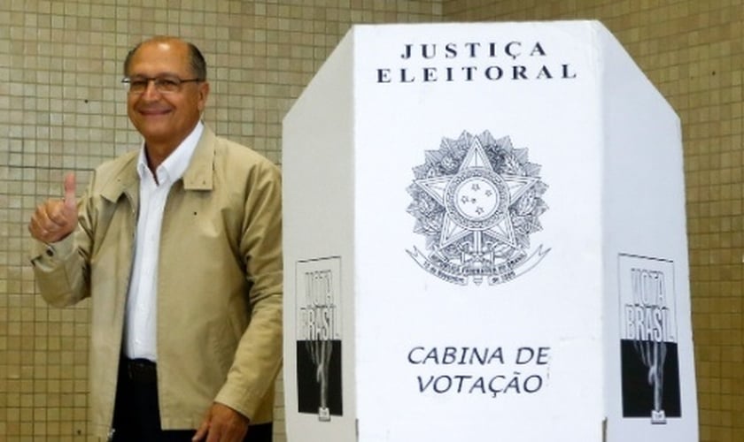 Geraldo Alckmin é reeleito governador em SP