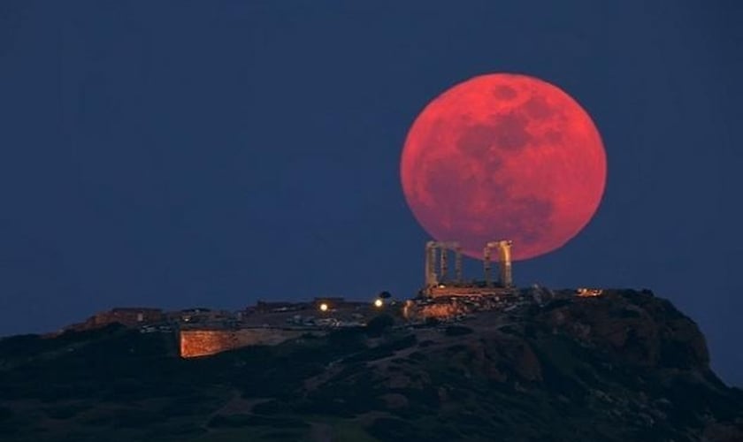 Citada como sinal profético, Lua de Sangue foi vista de diferentes países