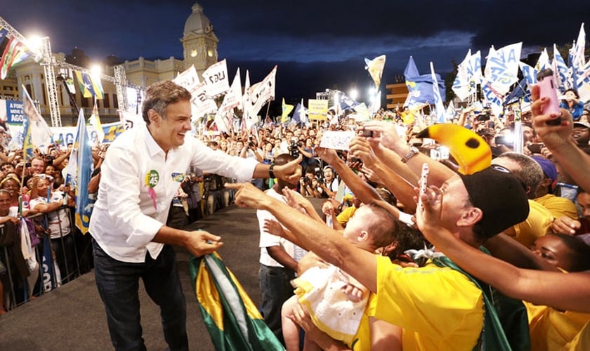 Aécio Neves seria eleito presidente do Brasil se a eleição fosse hoje, afirma Sensus