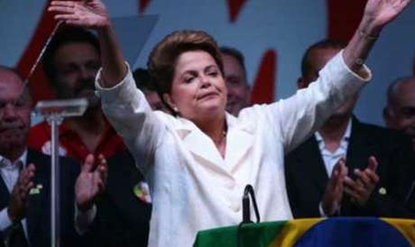 Dilma venceu por margem estreita Aécio Neves, após campanha com troca de acusações