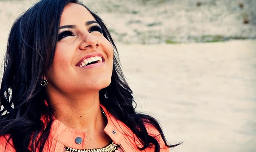 Gabriela Rocha lança vídeo da canção "Eu Sou Teu"; assista