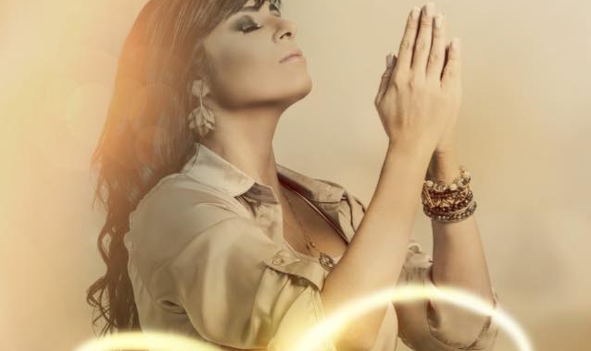 Fernanda Brum apresenta a capa de seu novo CD "Da Eternidade"; confira