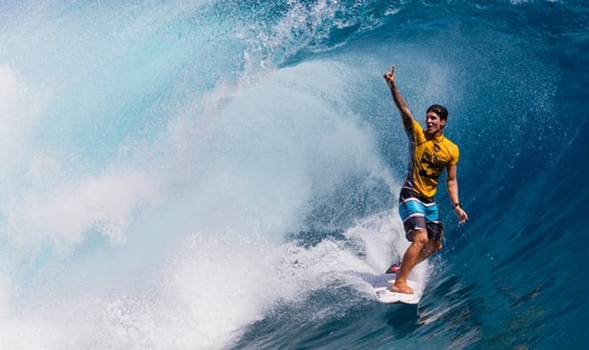 Ap. Rina celebra vitória de Gabriel Medina no Mundial de Surf (WCT)