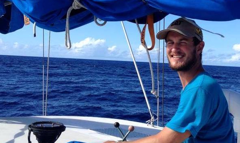 Aaron Bremner tem 24 anos, é integrante da tripulação do barco Hawaii Aloha e segue desaparecido