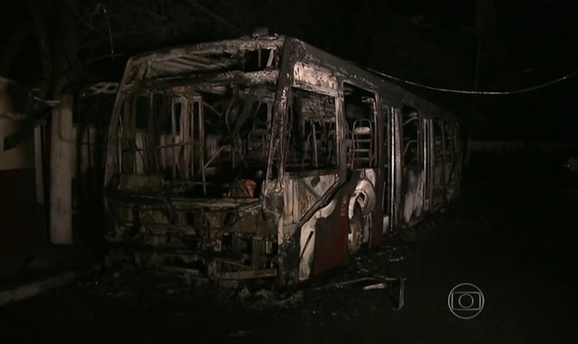 ônibus incendiado