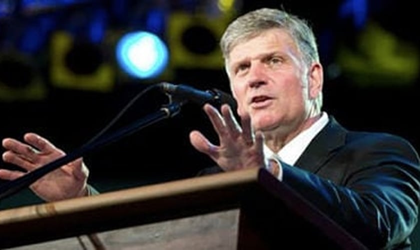 Franklin Graham é filho do grande evangelista Billy Graham e Presidente da 'Bolsa do Samaritano' e da Associação Evangelística Billy Graham.