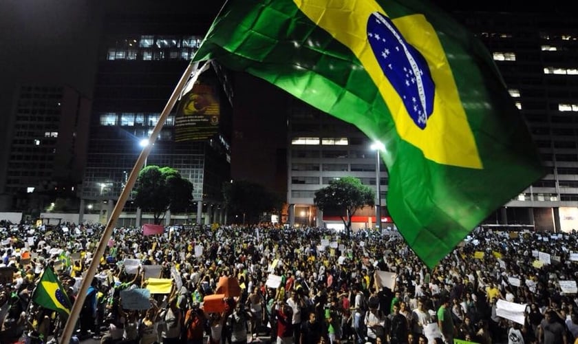 No próximo domingo (15), manifestantes sairão às ruas de todo o Brasil, em ato de protesto contra a atual situação política do país.