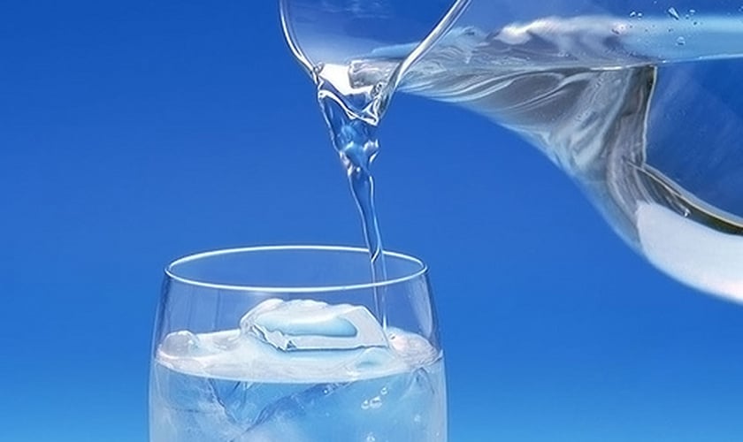 Não beber água causa desidratação