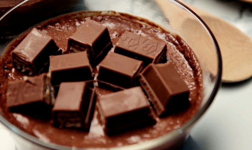 Mousse de chocolate com wafer