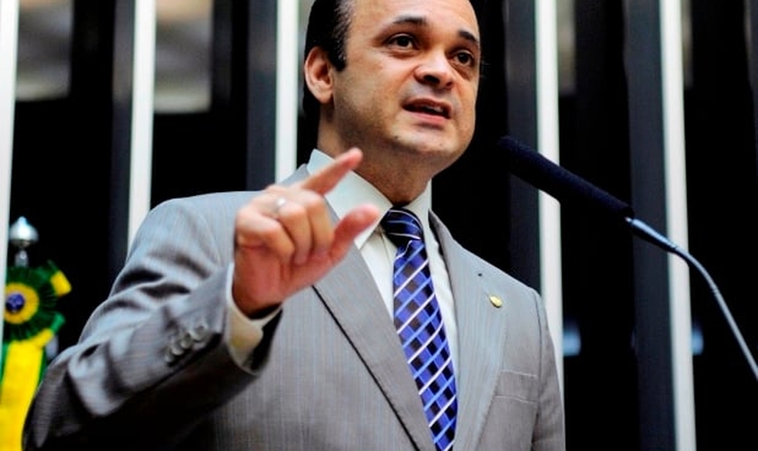 Roberto de Lucena é deputado federal licenciado, Secretário de Turismo do Estado de São Paulo e da Frente Parlamentar Mista para Refugiados e Ajuda Humanitária.