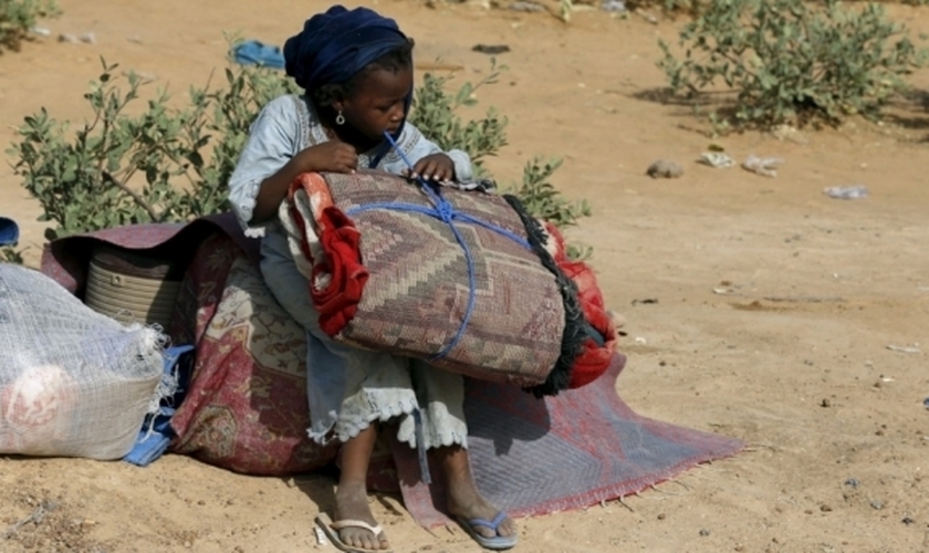 Criança é expulsa de sua comunidade, em Geidam (Nigéria), após invasão do Boko Haram