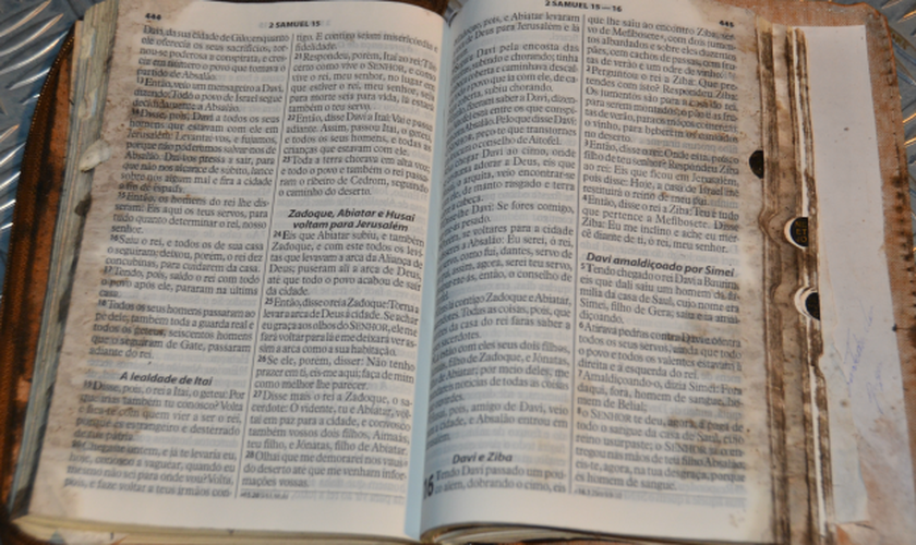 Bíblia foi encontrada perto de caminhão consumido por fogo. (Igor Santana/ Costa Rica em Foco)