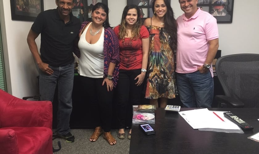 Mariana Ava esteve em reunião com a equipe da Sony Music, para traçar estratégias de divulgação do novo CD.