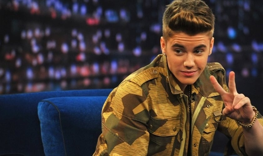 Justin Bieber ganhou destaque na música pop secular dos últimos anos e tem buscado se desfazer da fama de 'bad boy'.
