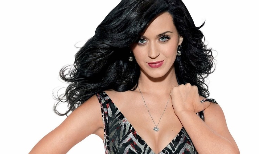 Katy Perry é uma cantora de destaque no cenário pop secular e já gerou polêmica por suas performances em palco e nos clipes.