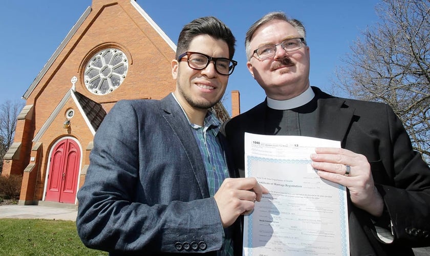 Igreja Episcopal dos Estados Unidos aprovou cerimônias de casamento gay. (NBC New York)