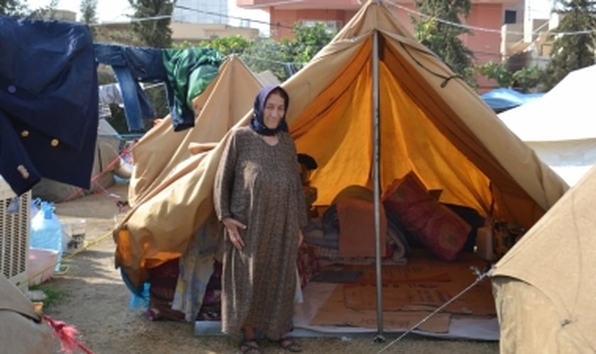 Refugiados estão vivendo em condições incrivelmente restritas, com várias famílias, muitas vezes compartilhando espaços minúsculos.