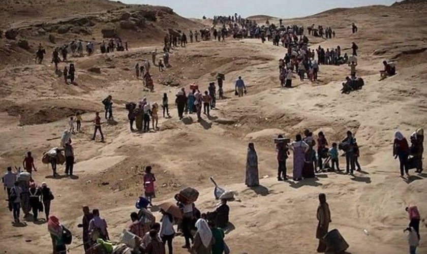 Cerca de 100 mil cristãos foram obrigados a fugir da cidade de Mossul, no Iraque, em junho deste ano. (Foto: ComShalom)