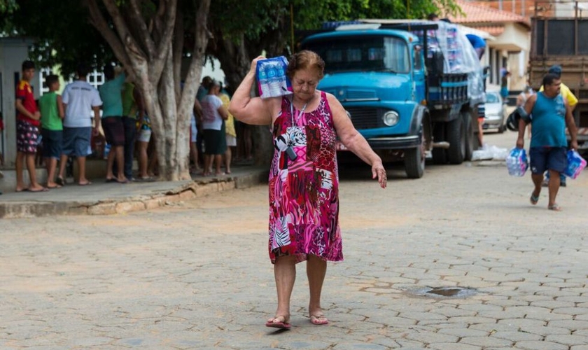 O abastecimento de água feito pela mineradora tem gerado insatisfação. (Foto: El País/ Martha Lu)