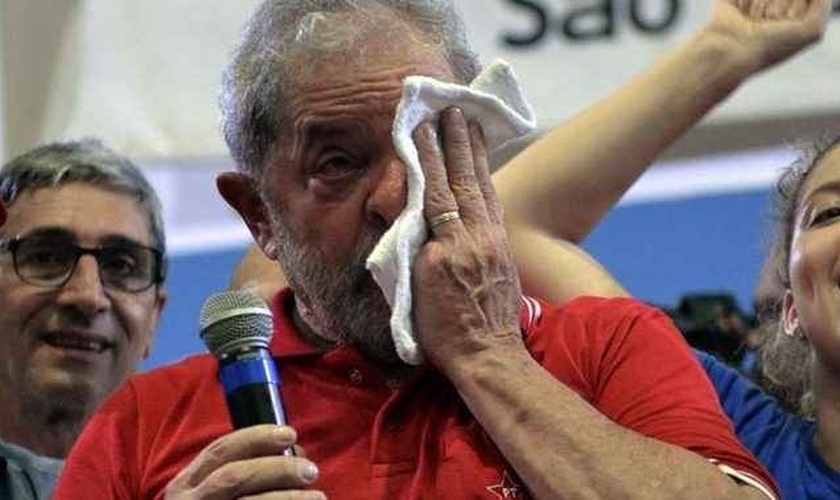 Lula foi alvo do cumprimento de uma órdem de condução coercitiva, que autorizou a entrada da Polícia Federal em diversas propriedades do ex-presidente e o levou a prestar depoimento, na delegacia do Aeroporto de Congonhas. (Foto: Correio Braziliense)