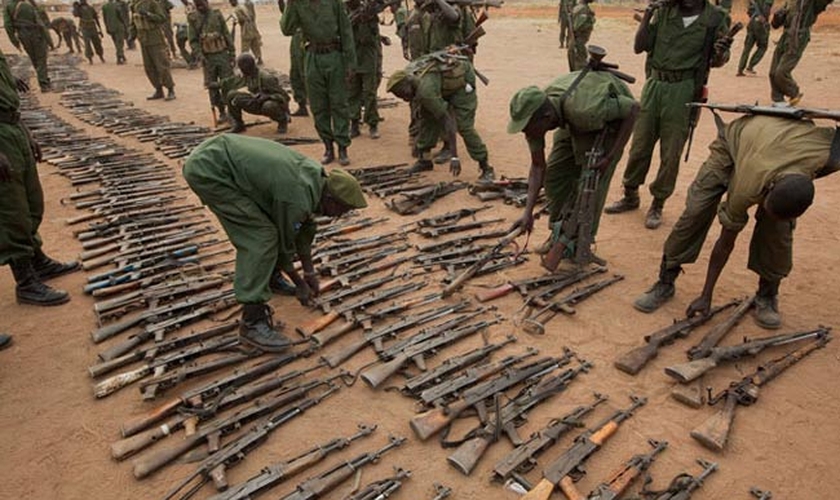 Tanto militantes de grupos rebeldes, quanto soldados das forças do Sudão do Sul estão sendo acusados de cometer crimes de guerra contra civis no país. (Foto: Africa 21)