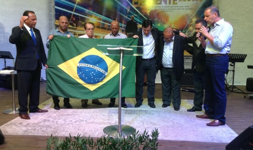 Pastores da Grande São Paulo em momento de oração pelo Brasil (Foto: Reprodução/TV Berno)
