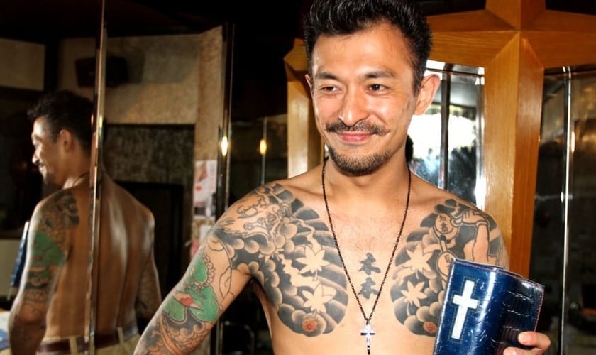Pastor Shindo. As tatuagens são hoje, apenas a lembrança de um passado sem Deus. (Foto: Tokyo Repórter)
