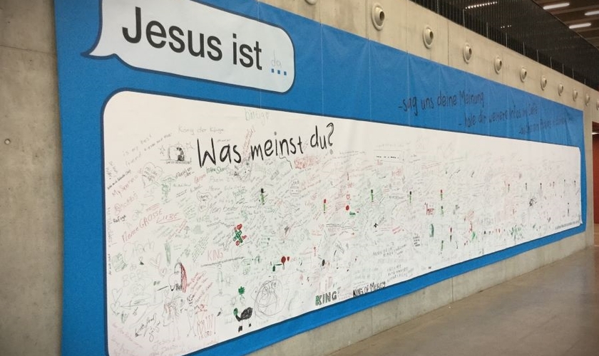 Os espaços publicitários espalhados pelas ruas da Suíça Alemã pedem que os cidadãos pensem sobre Jesus Cristo. (Foto: Facebook/Jesus ist - Kampagne)