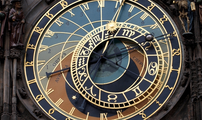 Por que gastar tempo com horóscopos e atividades do ocultismo quando você poderia se concentrar em coisas mais positivas? (Foto: Reprodução)