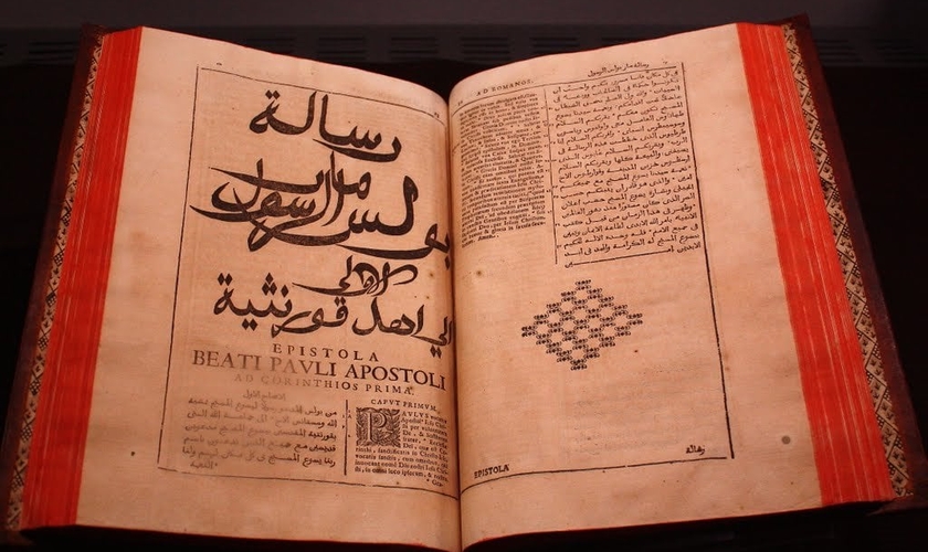No início de 2015, foi lançada a tradução bíblica árabe. (Foto: Reprodução).