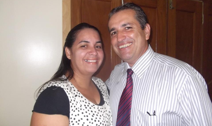 Pastor Ronaldo Romero e sua esposa, Joelma de Oliveira Romero. (Foto: Reprodução/Facebook)
