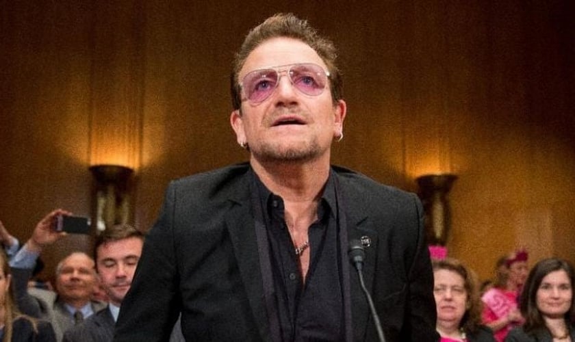 Bono Vox participou de audiência no Congresso Nacional dos EUA, nesta terça-feira. (Foto: AP)