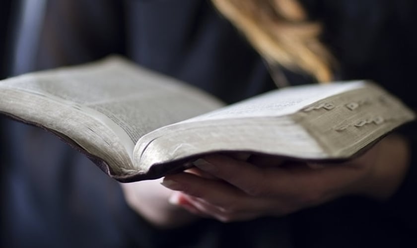 Bíblia Sagrada está entre os livros mais censurados em 2015, segundo o Instituto de Liberdade Intelectual. (Foto: Reprodução)