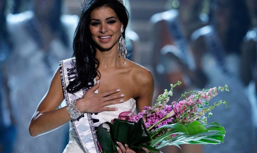 A libanesa Rima Fakih foi vencedora do concurso Miss EUA 2010. (Foto: Reprodução)